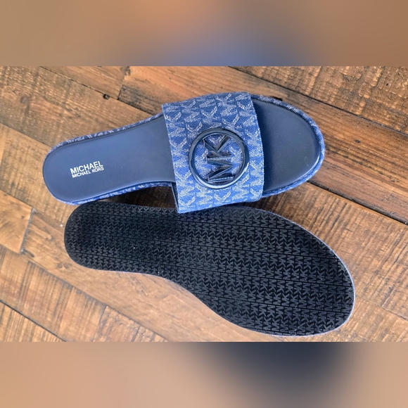 Michael Kors Wedge Sandal NEW Condition - Picture 4 of 5